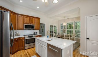 7 Oak Hollow Dr, Asheville, NC 28805