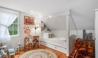 22 Brayton Rd, Smithfield, RI 02917