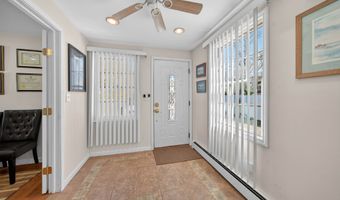 338 Shore Dr, Branford, CT 06405