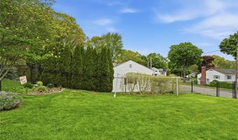 13 Garden Dr, Lincoln, RI 02865