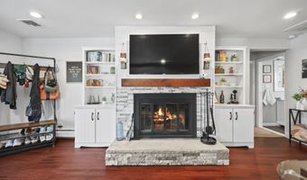 28 W Park Ave, Belford, NJ 07718