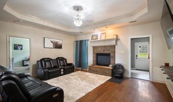 3906 Edgewater Dr, Benton, AR 72019