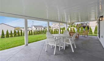 76 Warren Ave, Middletown, RI 02842