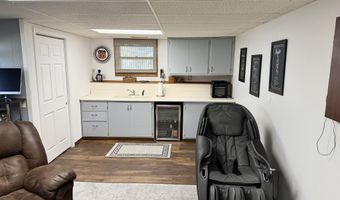 1009 Willow Dr, Aberdeen, SD 57401