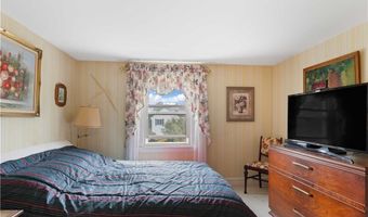 36 Willow Ave, Middletown, RI 02842