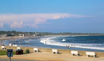 19 Beach St 13, Narragansett, RI 02882