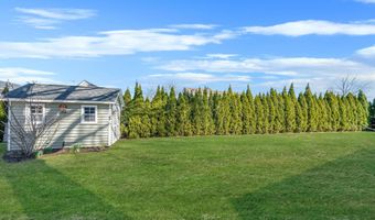 15 Foxcroft Rd, Albertson, NY 11507