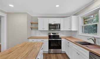 128 Englewood Dr, Archdale, NC 27263