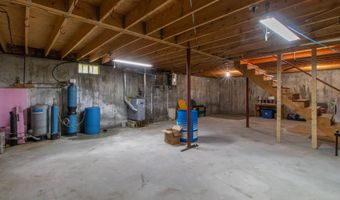 29 Roundy Brook Rd, Burke, VT 05871