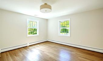 1 Cheshire Dr, Barrington, RI 02806