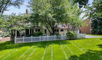14 Cambridge Circle Ct, Ballwin, MO 63011