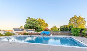 7 Harbor N, Amityville, NY 11701