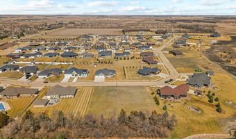 2606 Water View Dr, Aberdeen, SD 57401