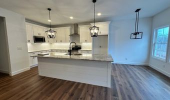 18 Somerset Dr, Appomattox, VA 24522