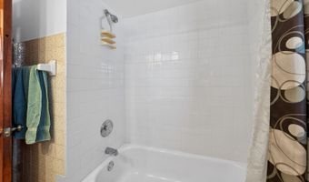 871 S Chatham Ave, Addison, IL 60101