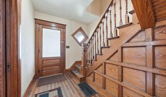 325 W 5th St, Auburn, IN 46706