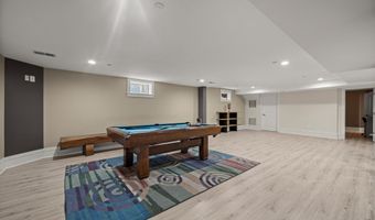 9715 SINGLETON Dr, Bethesda, MD 20817
