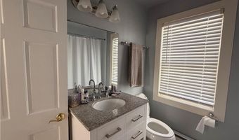 25 Marsh St, Newport, RI 02840
