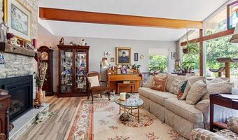 916 Hillcrest Dr, Adrian, MI 49221