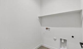 16 E Davis Ln, Avondale, AZ 85323