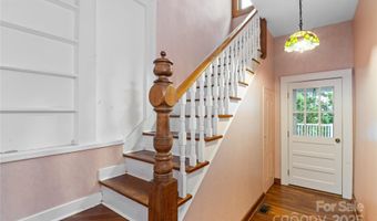 32 Delano Rd, Asheville, NC 28805