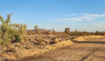 2204 S Six Shooter Rd, Yucca, AZ 86438