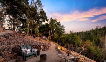1105 White Oak Dr, Santa Rosa, CA 95409