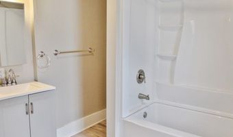 328 W 4th St, Ashland, OH 44805