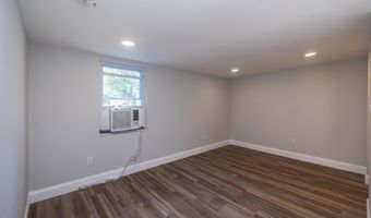 8 SHERMAN Dr, Claymont, DE 19703