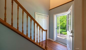 49 Canterbury Dr, Athens, OH 45701
