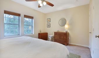 1732 QUEENS Ln 3-187, Arlington, VA 22201