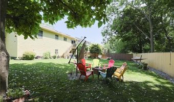 52 Urquhart St, Cranston, RI 02920