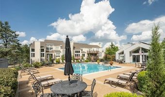 1878 Ridgeview Circle Dr, Ballwin, MO 63021