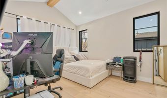 16846 Addison St, Encino, CA 91436