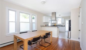 2 Bedlow Ave, Newport, RI 02840