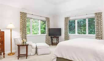 60 Pheasant Dr, East Greenwich, RI 02818