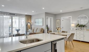 10 Everett 304, Boston, MA 02128