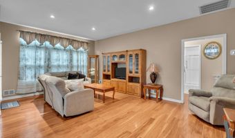 172 Sylvan Lake Blvd, Bayville, NJ 08721