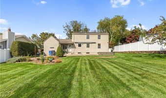 124 Longview Dr, Cranston, RI 02920