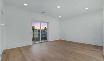 525 AVENUE E 3, Bayonne, NJ 07002