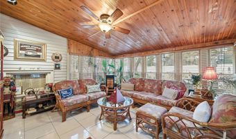 18 Gaylore Dr W, Amityville, NY 11701
