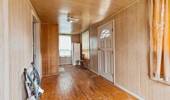 585 Riverside Dr, Augusta, ME 04330