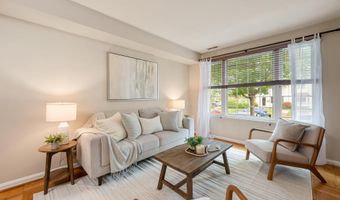 2312 N DEARING St, Alexandria, VA 22302