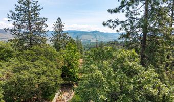 390 Strawberry Ln, Ashland, OR 97520