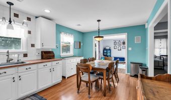 6 Roxbury Dr, Barnegat, NJ 08005