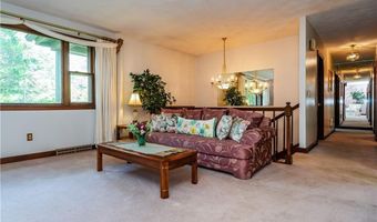 154 Spring Valley Dr, East Greenwich, RI 02818