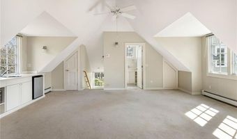 9 Ocean Lawn Ln, Newport, RI 02840