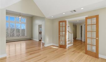46 Timberland Dr, Lincoln, RI 02865