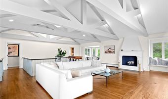 1 Harborview Dr, Newport, RI 02840