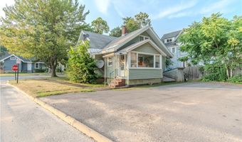 17 Crossmon St, Alexandria Bay, NY 13607